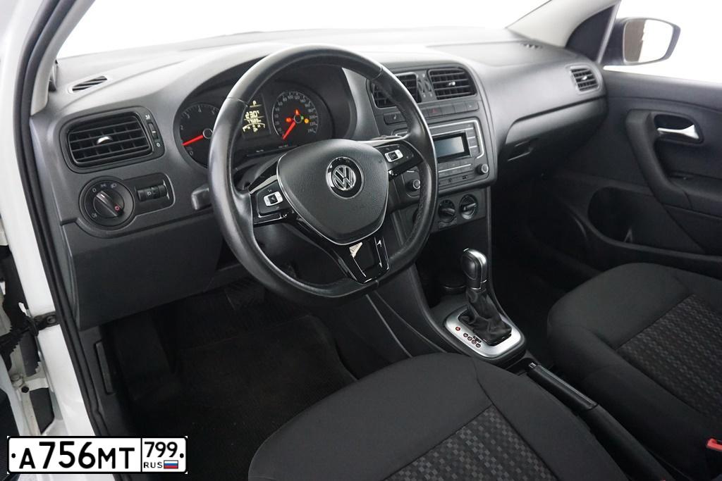 Фото автомобиля VOLKSWAGEN POLO, 2018 — госномер А756МТ799. Цвет: Белый