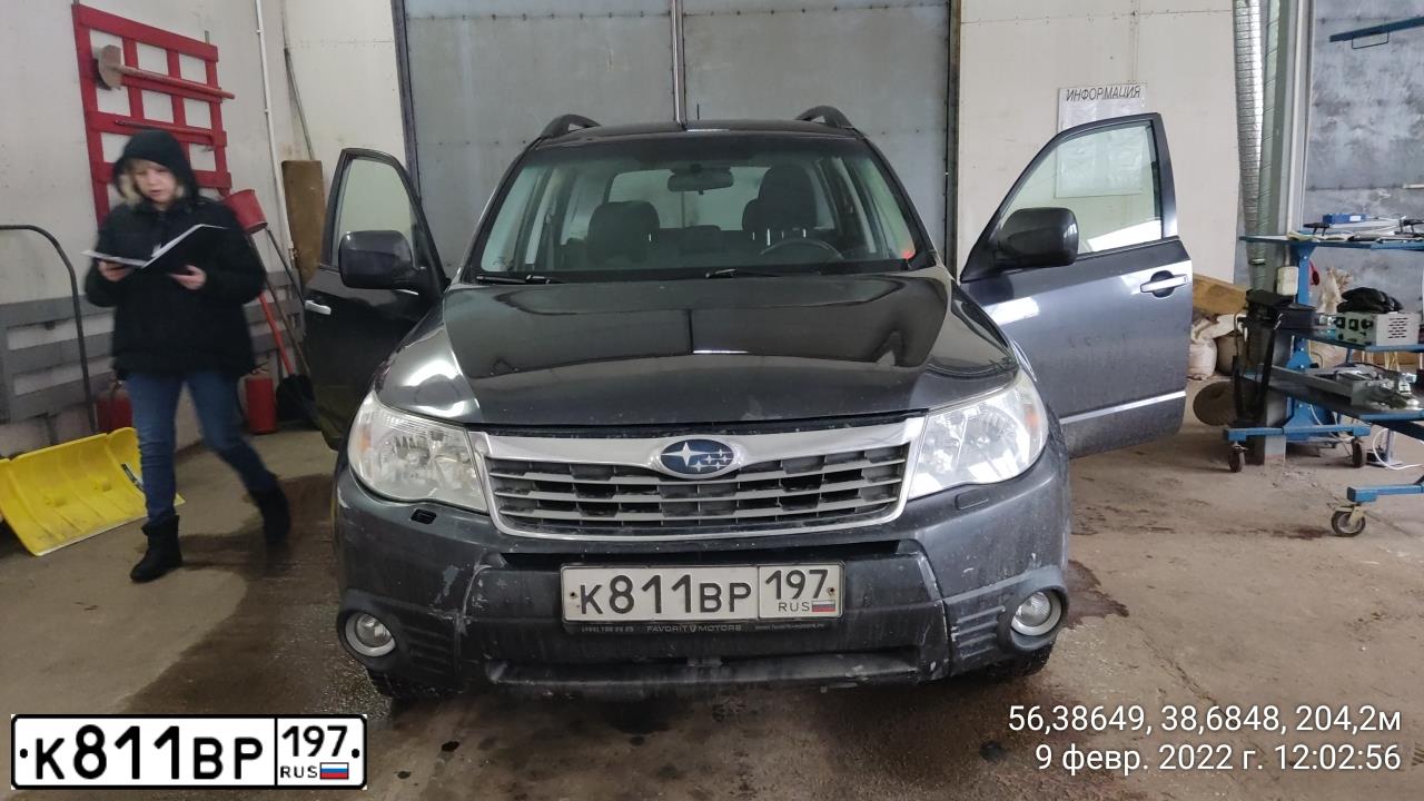 Фото автомобиля SUBARU FORESTER, 2010 — госномер К811ВР197. Цвет: Серый