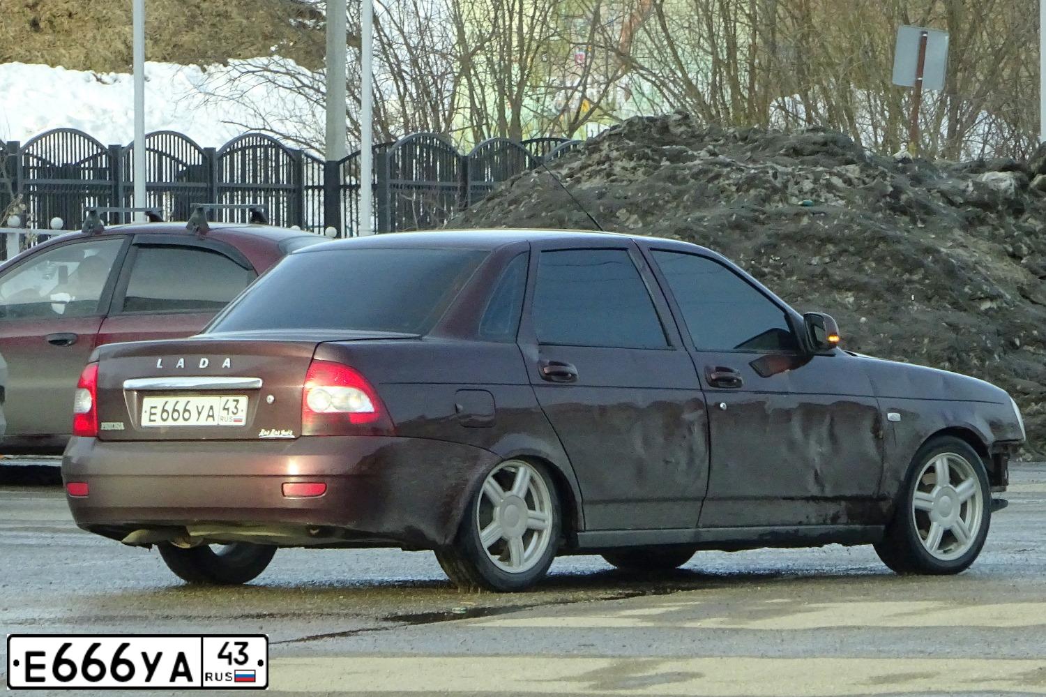 Фото автомобиля LADA 2170 PRIORA, 2012 — госномер Е666УА43. Цвет: ТЕМНО-ВИШНЕВЫЙ