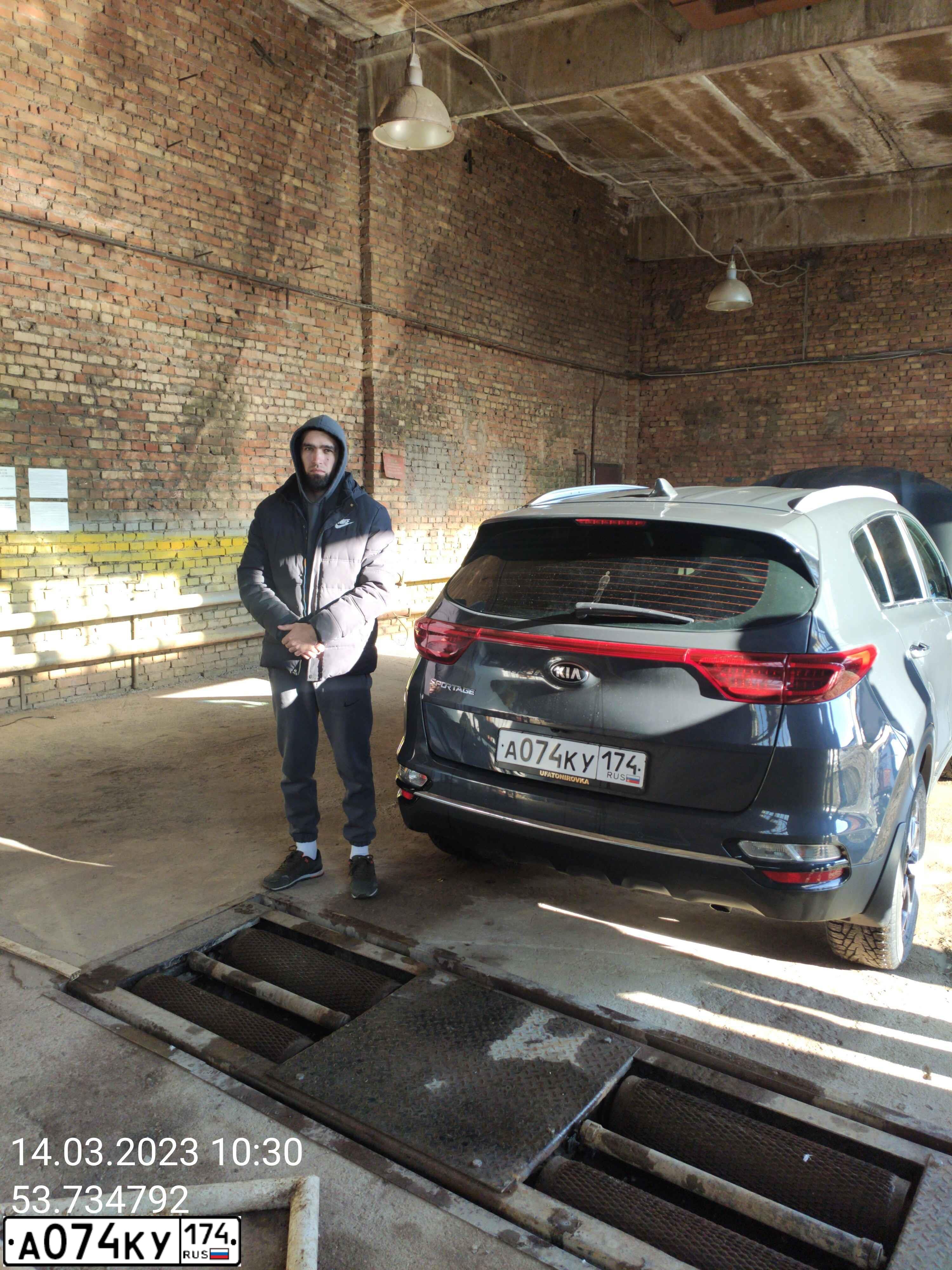 Фото автомобиля MITSUBISHI OUTLANDER, 2010 — госномер А074КУ174. Цвет: Серебристый