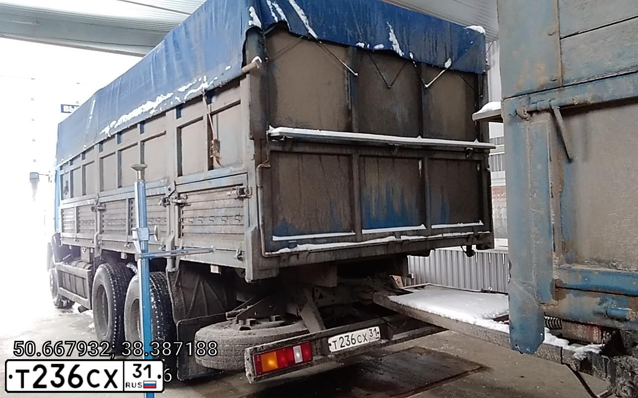 Фото автомобиля KAMAZ 53215 /6X4/, 2012 — госномер М137УО68. Цвет: СИНИЙ