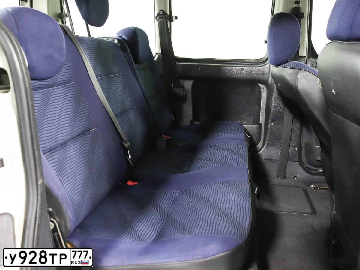 Фото автомобиля PEUGEOT PARTNER, 2010 — госномер Е732РО08. Цвет: Белый