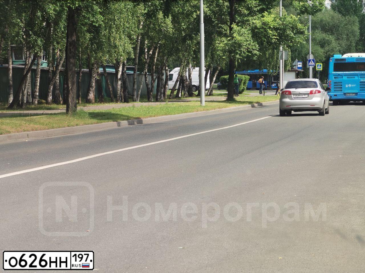 Фото автомобиля BMW X5, 2007 — госномер У040УО750. Цвет: СЕРЫЙ