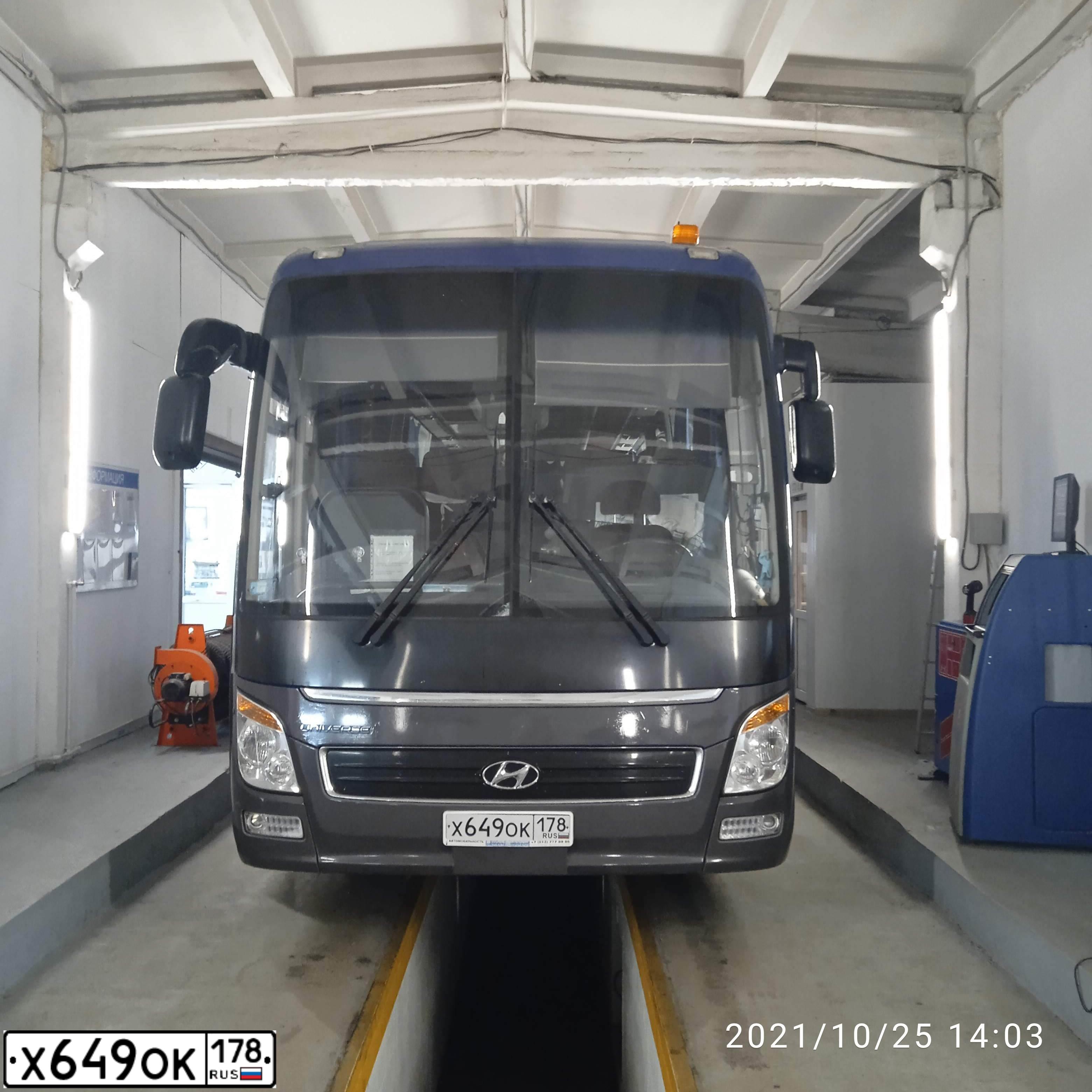 Фото автомобиля HYUNDAI UNIVERSE, 2017 — госномер Х649ОК178. Цвет: СЕРО-СИНИЙ