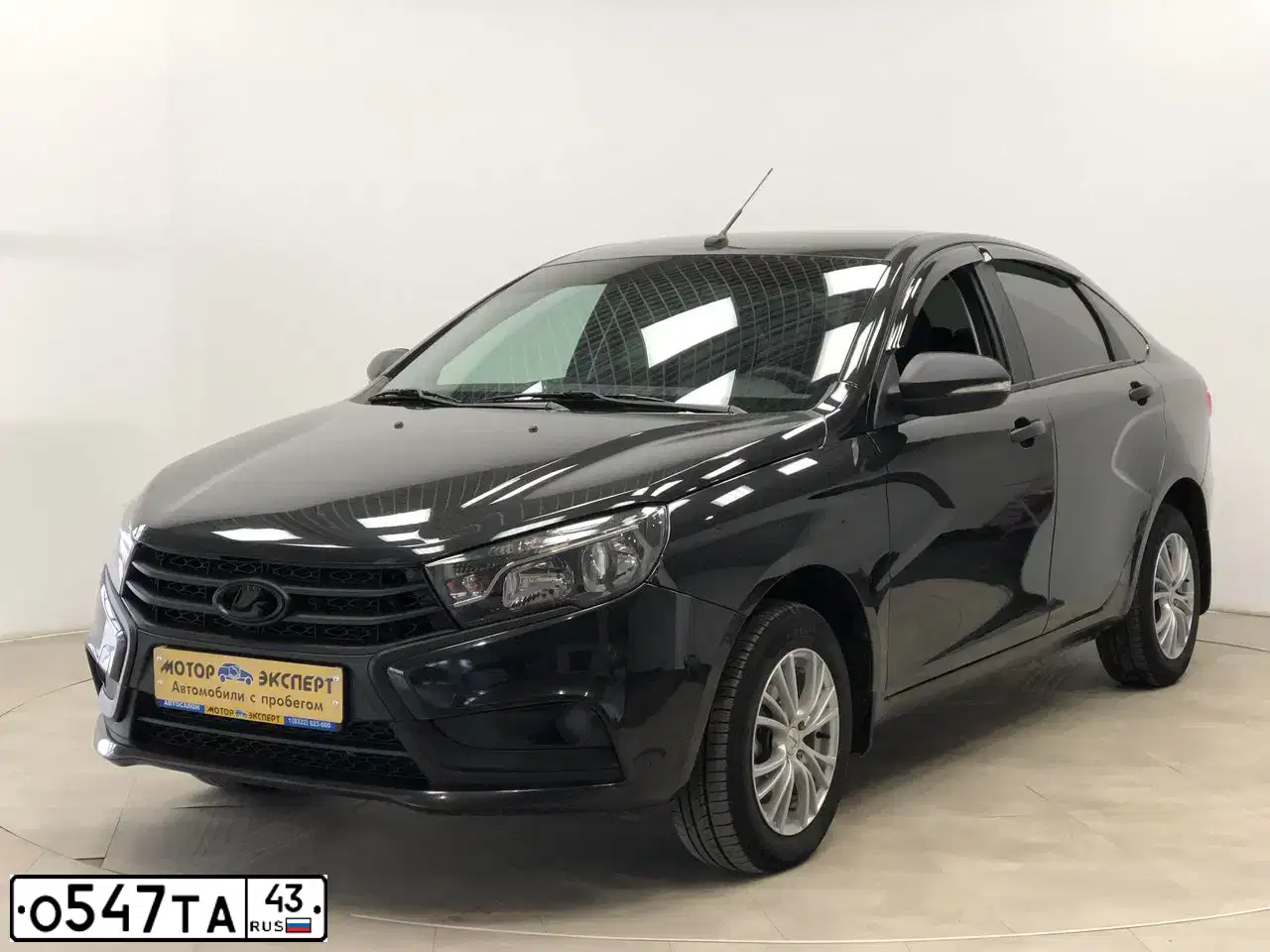 Фото автомобиля LADA VESTA, 2017 — госномер О547ТА43. Цвет: ЧЕРНЫЙ