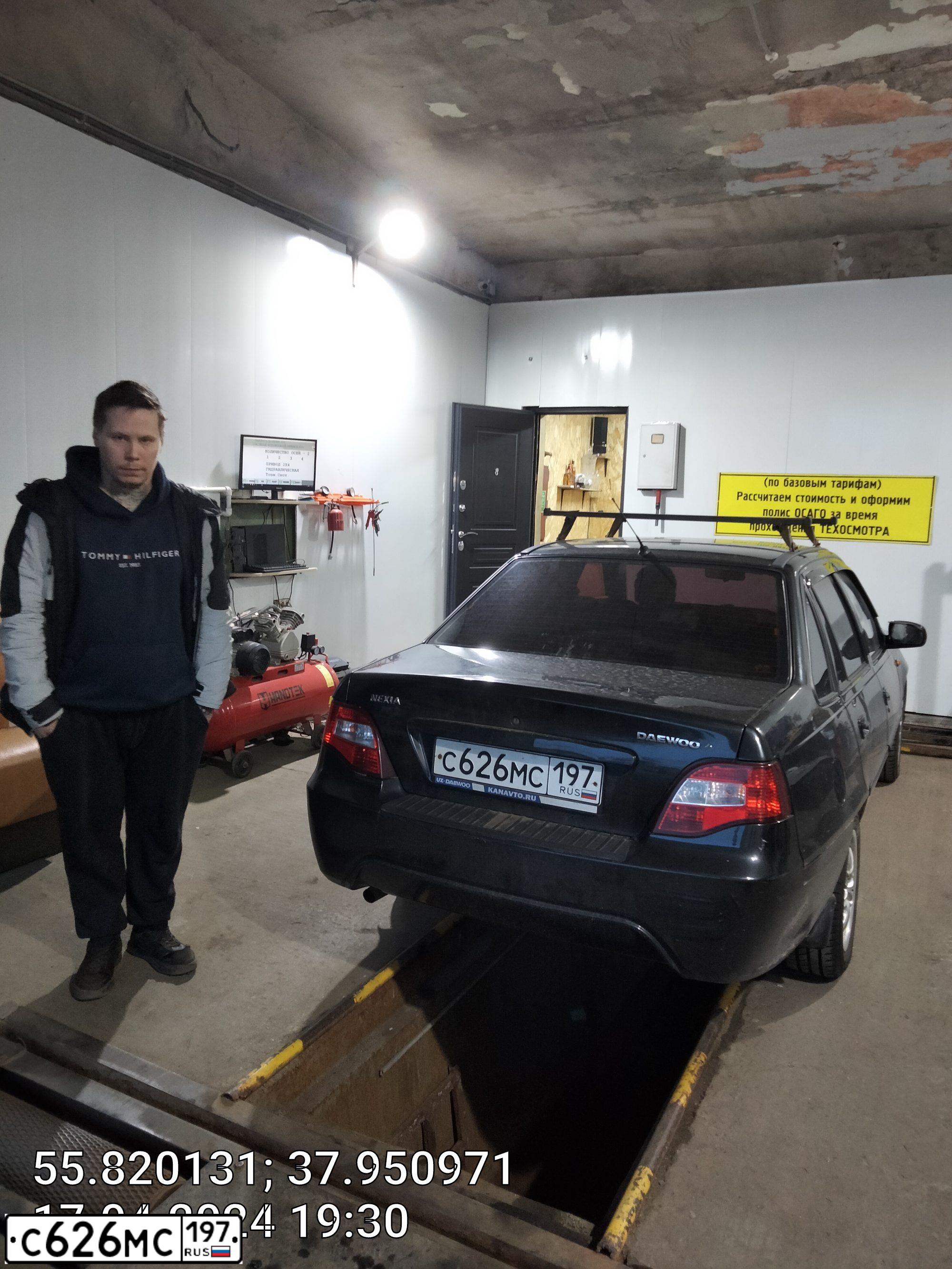Фото автомобиля HYUNDAI GENESIS, 2009 — госномер Х088НТ799. Цвет: ЧЕРНЫЙ