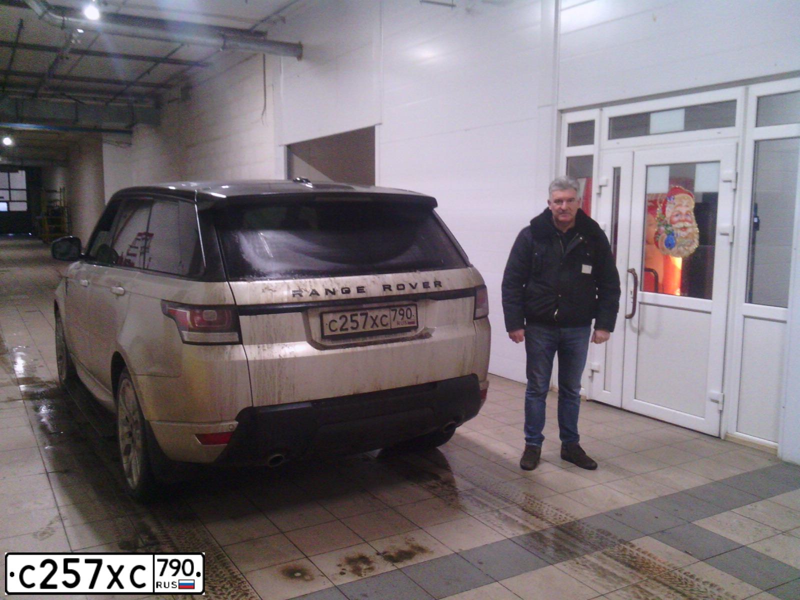 Фото автомобиля LANDROVER RANGE ROVER SPORT, 2013 — госномер А935ВА777. Цвет: СЕРО-ЗОЛОТИСТЫЙ