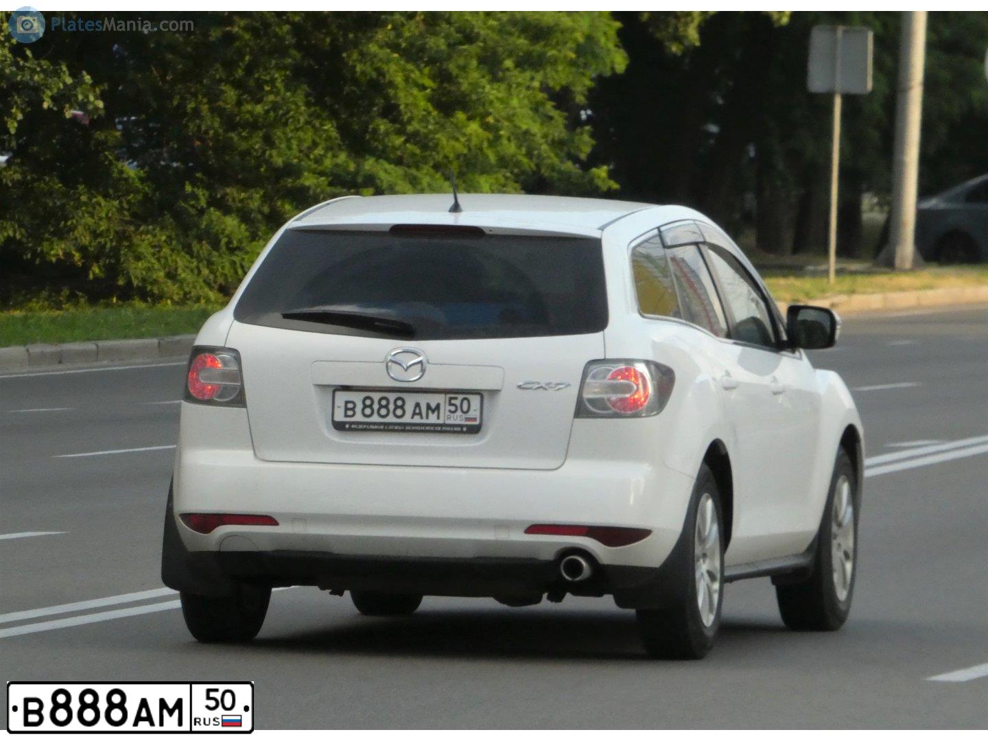 Фото автомобиля MAZDA CX-7, 2011 — госномер В888АМ50. Цвет: Белый