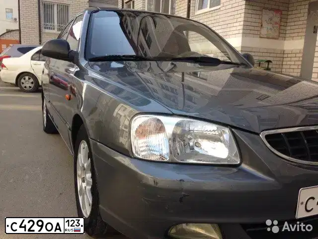 Фото автомобиля TAGAZ ACCENT, 2005 — госномер С429ОА123. Цвет: СЕРЫЙ