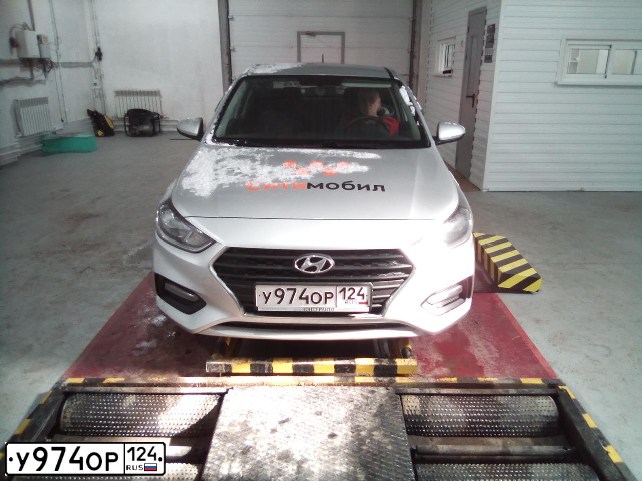 Фото автомобиля HYUNDAI SOLARIS, 2019 — госномер О693РТ124. Цвет: СЕРЫЙ