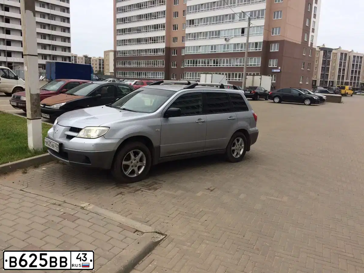 Фото автомобиля SKODA OCTAVIA, 2012 — госномер Р490ТО197. Цвет: СЕРЫЙ