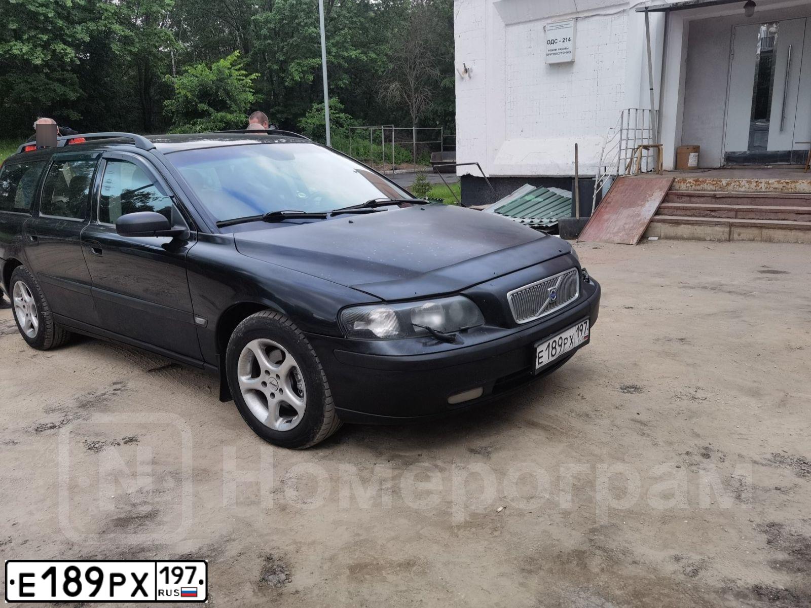 Фото автомобиля VOLVO V70, 2004 — госномер Т355КА58. Цвет: ЧЕРНЫЙ