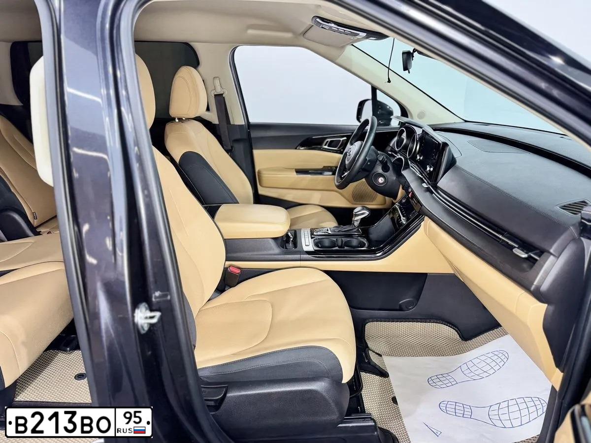 Фото автомобиля KIA CARNIVAL, 2021 — госномер В213ВО95. Цвет: СЕРЫЙ