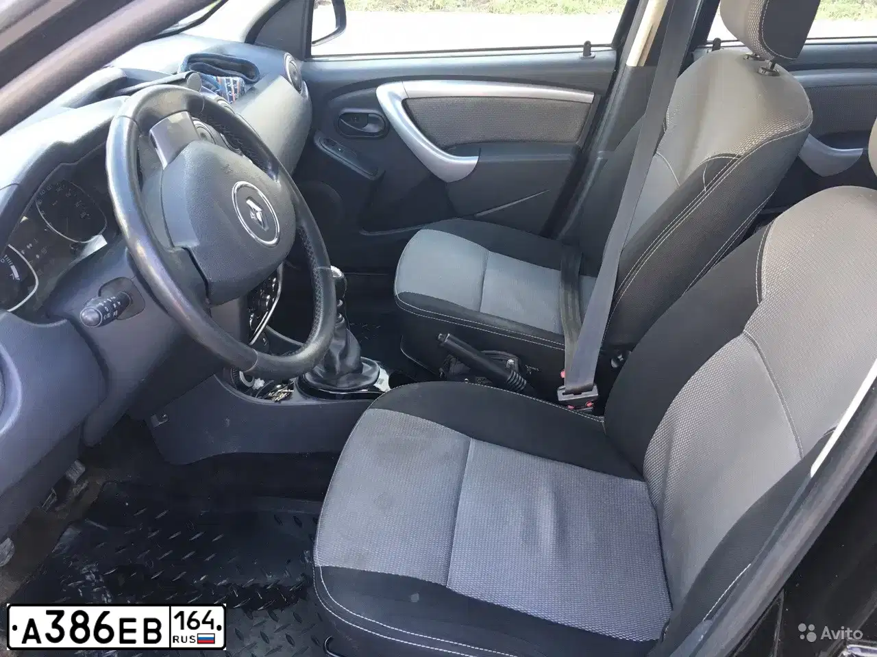 Фото автомобиля RENAULT DUSTER, 2014 — госномер А386ЕВ164. Цвет: ЧЕРНЫЙ