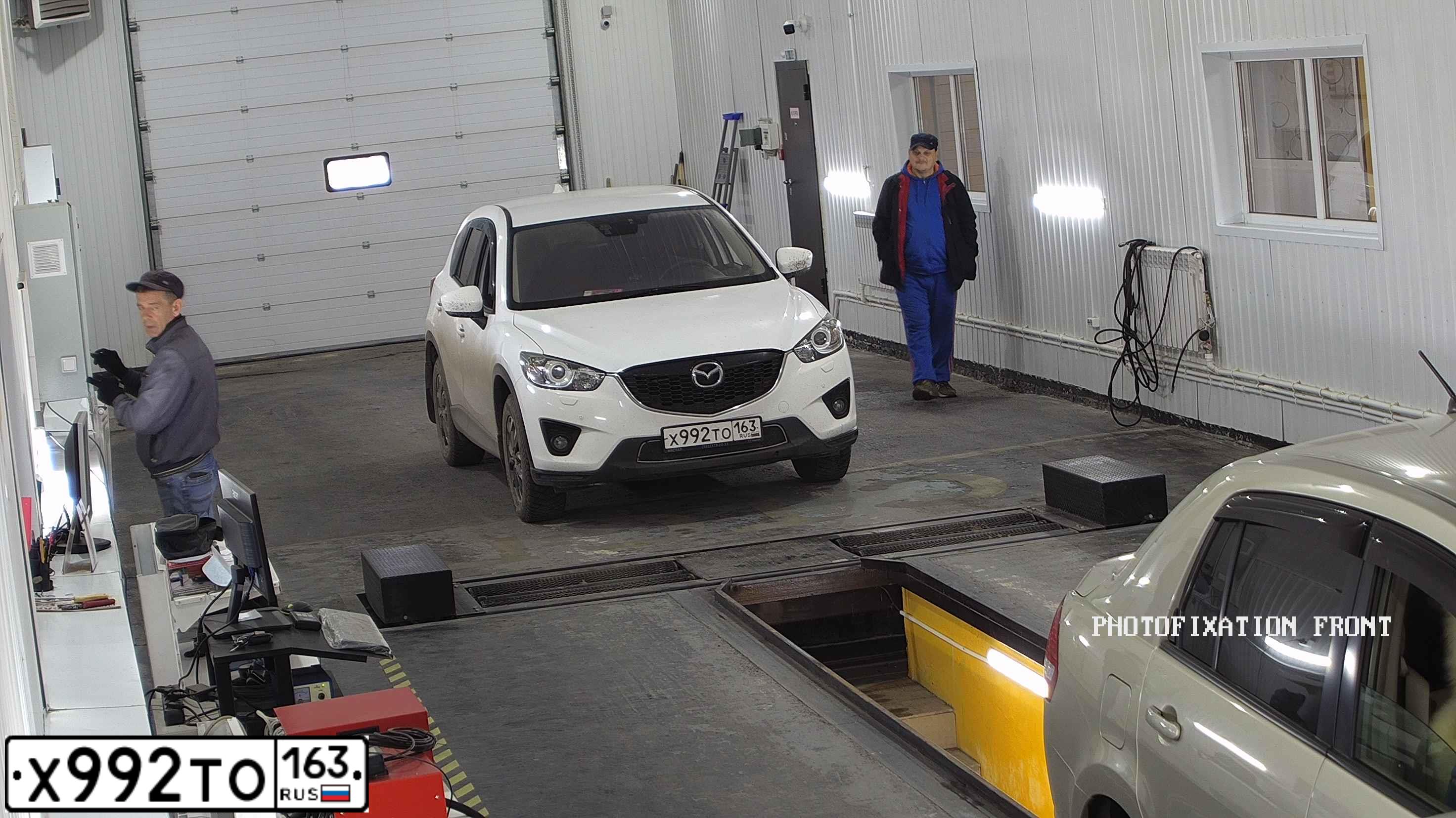 Фото автомобиля MAZDA CX-5, 2012 — госномер М859КР154. Цвет: Белый