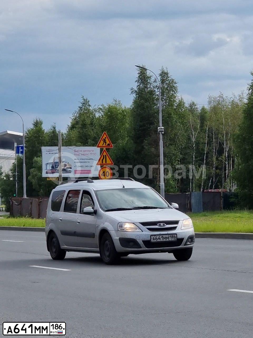 Фото автомобиля LADA LARGUS, 2017 — госномер А641ММ186. Цвет: Серебристый