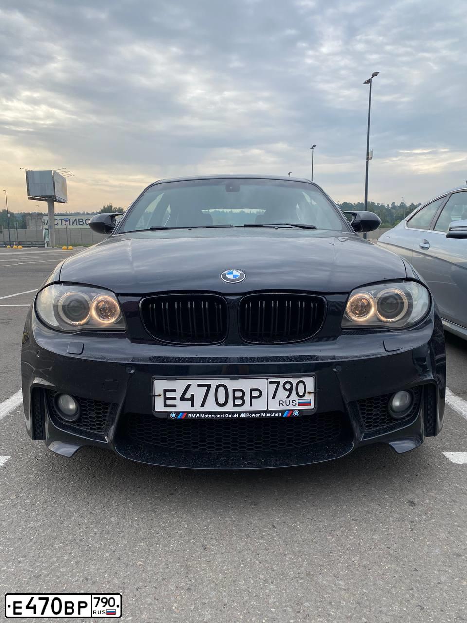 Фото автомобиля BMW SERIE 1, 2007 — госномер Е470ВР790. Цвет: СИНИЙ ТЕМНЫЙ