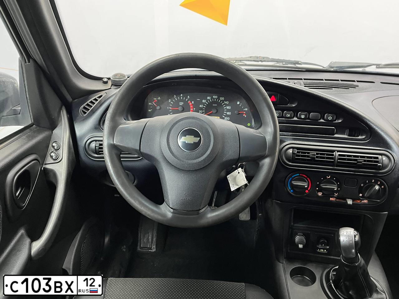 Фото автомобиля CHEVROLET NIVA, 2013 — госномер С103ВХ12. Цвет: ЧЕРНО-СИНИЙ МЕТАЛЛИК