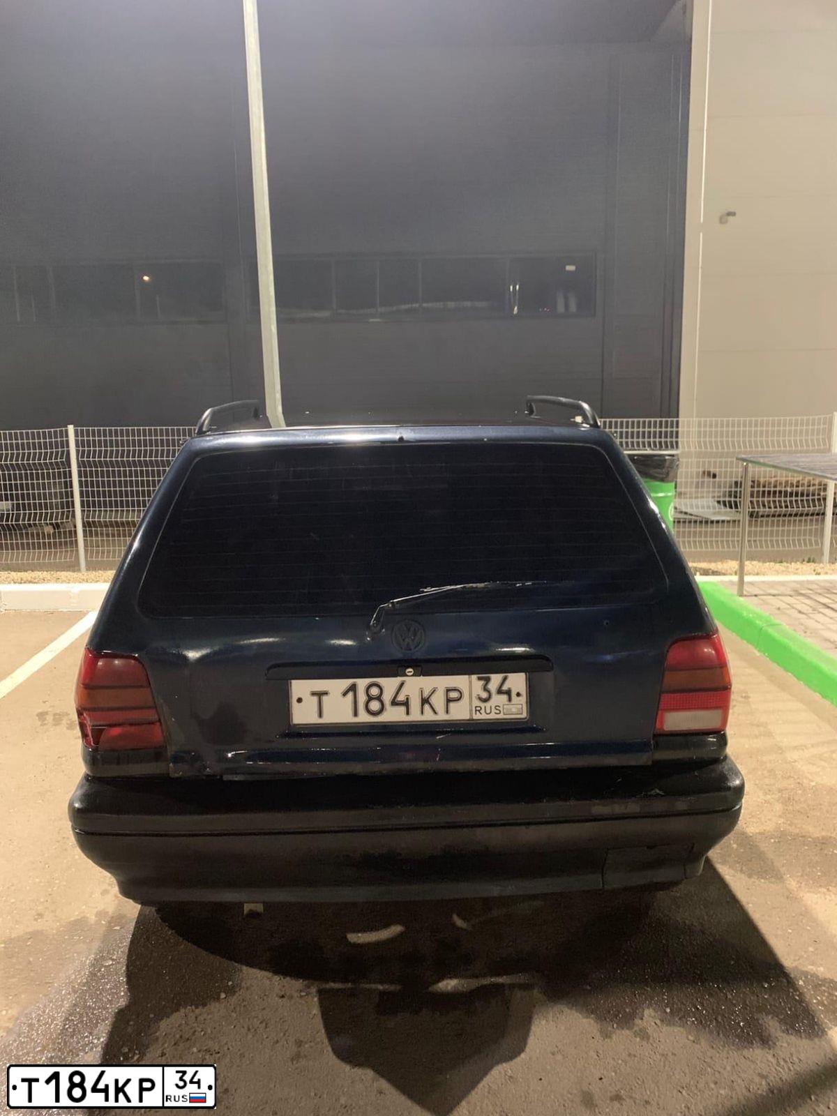 Фото автомобиля VOLKSWAGEN POLO, 1992 — госномер Т184КР34. Цвет: ЧЕРНЫЙ