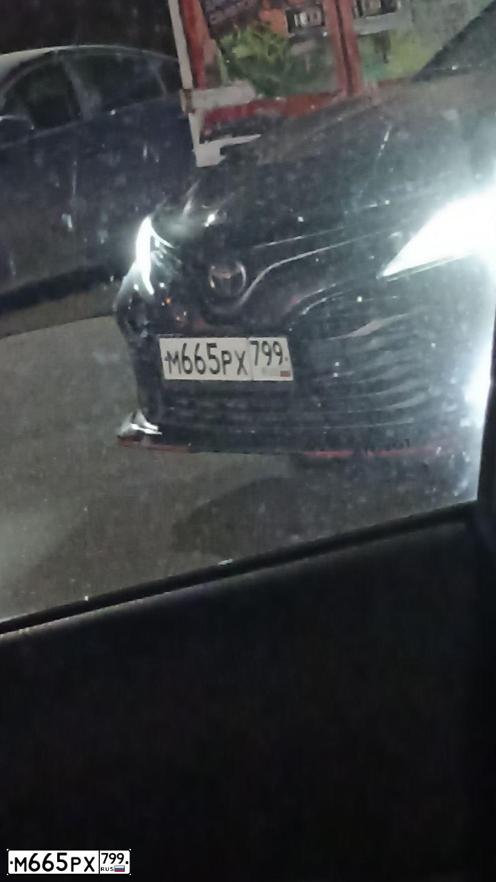 Фото автомобиля TOYOTA CAMRY, 2020 — госномер М665РХ799. Цвет: ЧЕРНЫЙ