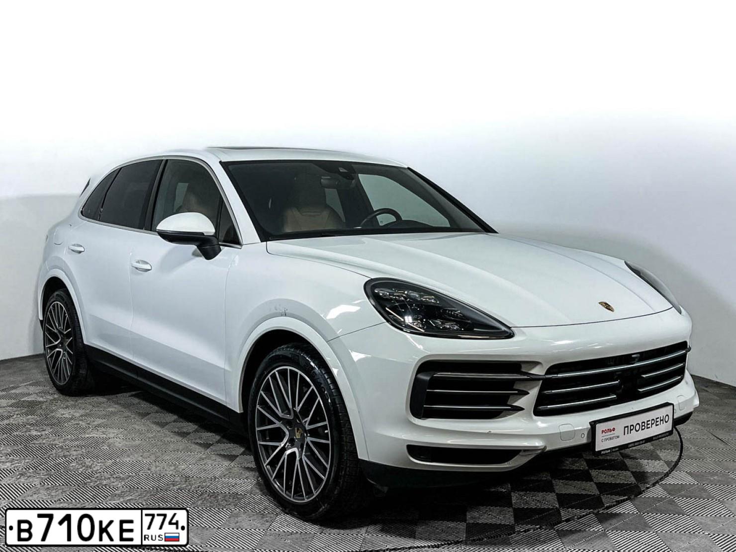 Фото автомобиля PORSCHE CAYENNE, 2019 — госномер В710КЕ774. Цвет: Белый