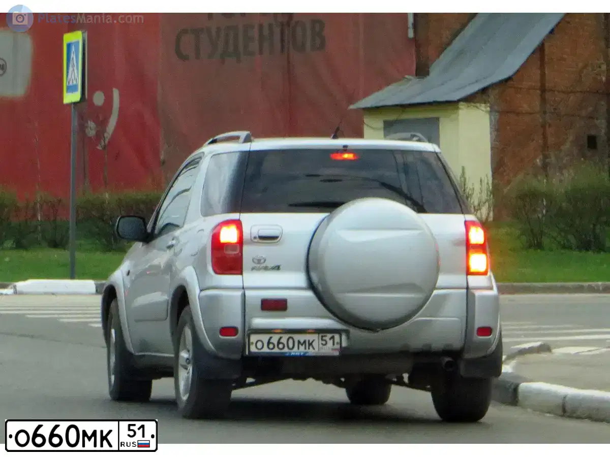 Фото автомобиля TOYOTA RAV4, 2000 — госномер В887РО37. Цвет: Серебристый
