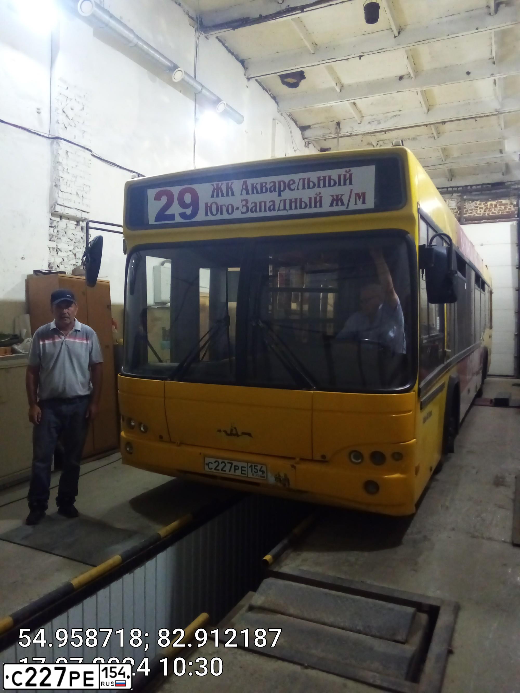 Фото автомобиля MAZ 103, 2013 — госномер С227РЕ154. Цвет: ЖЕЛТЫЙ