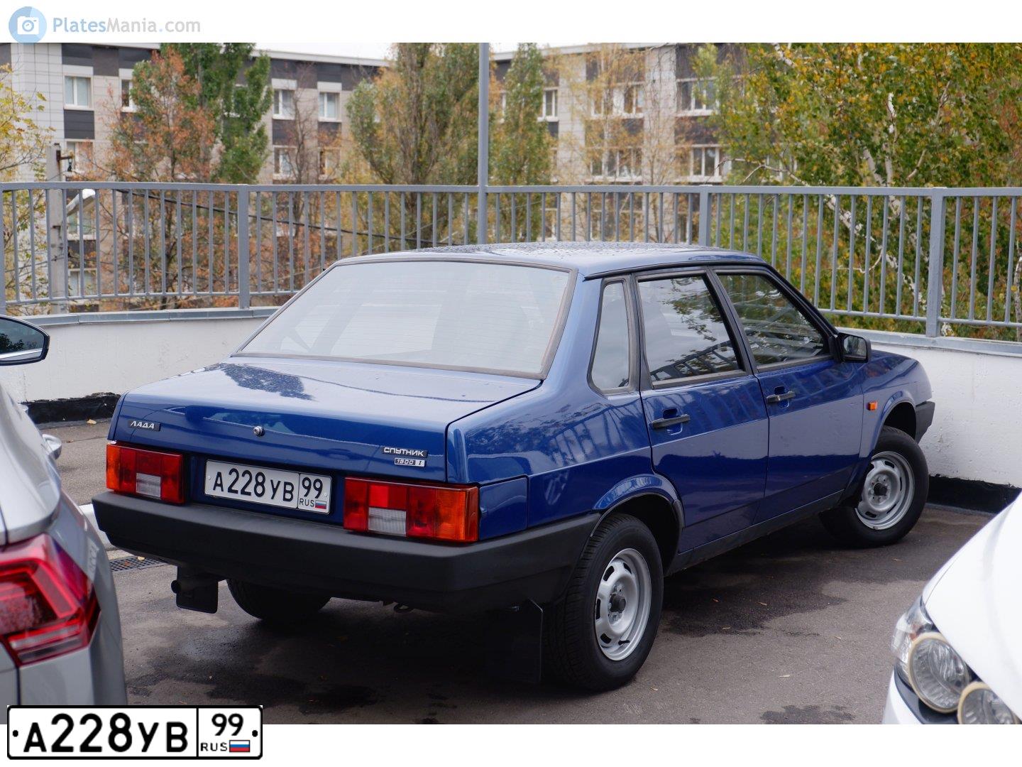 Фото автомобиля LADA 2109 SAMARA, 2002 — госномер А228УВ99. Цвет: СЕРЕБРИСТЫЙ ЯРКО-СИНИЙ