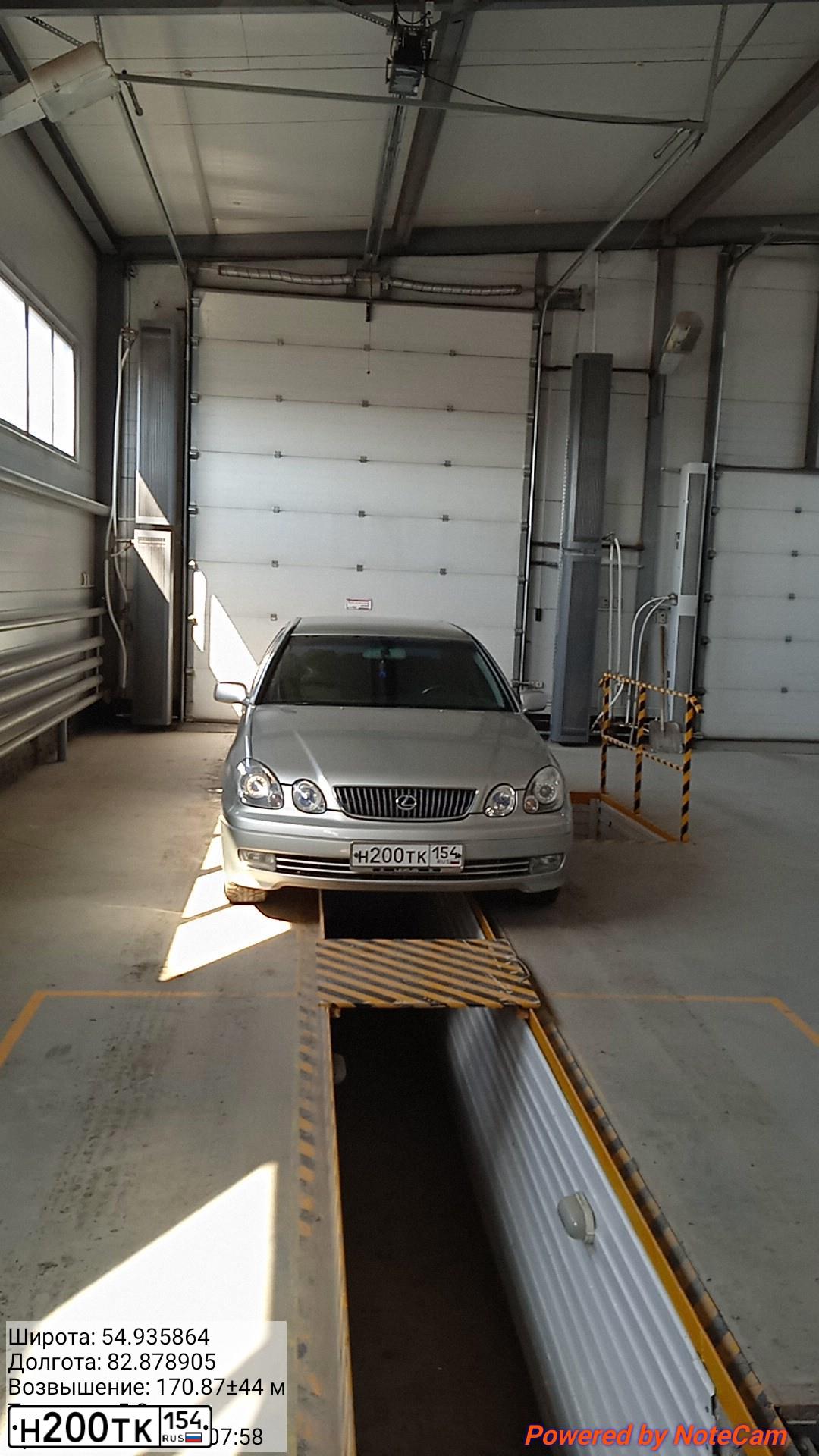 Фото автомобиля LEXUS GS, 1999 — госномер Н342МО124. Цвет: Серебристый