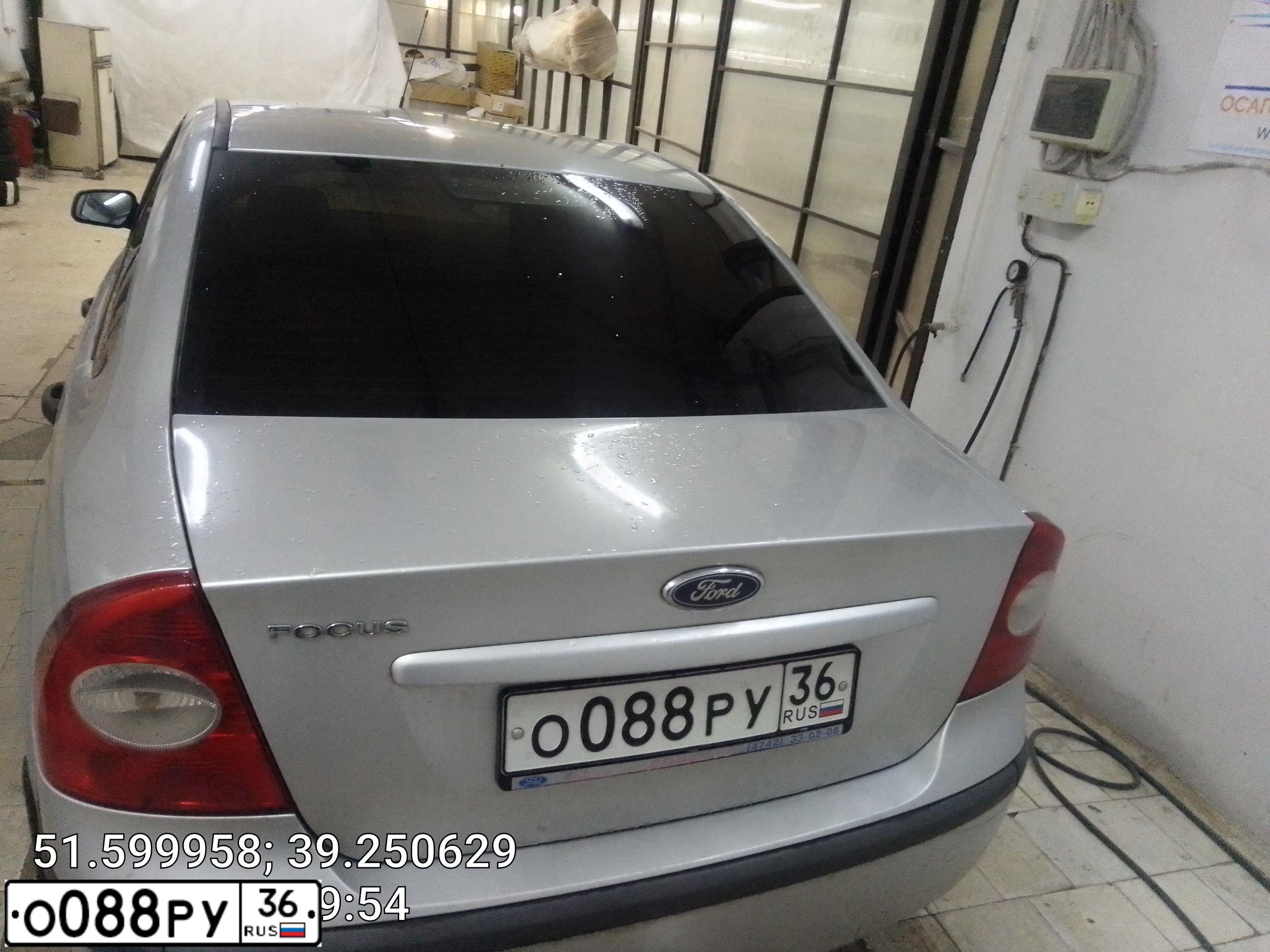 Фото автомобиля FORD ФОРД ФОКУС, 2006 — госномер О088РУ36. Цвет: Серебристый