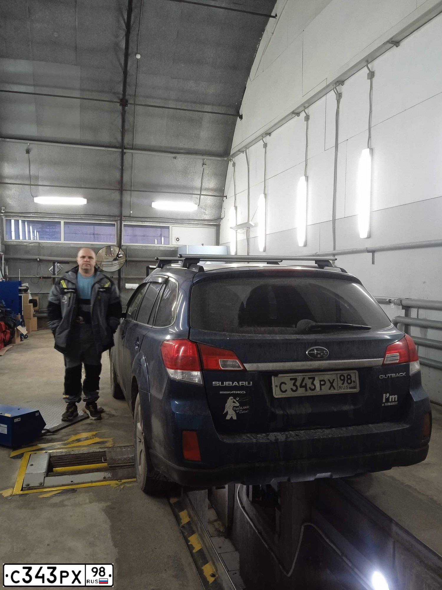 Фото автомобиля SUBARU OUTBACK, 2011 — госномер С343РХ98. Цвет: СИНИЙ