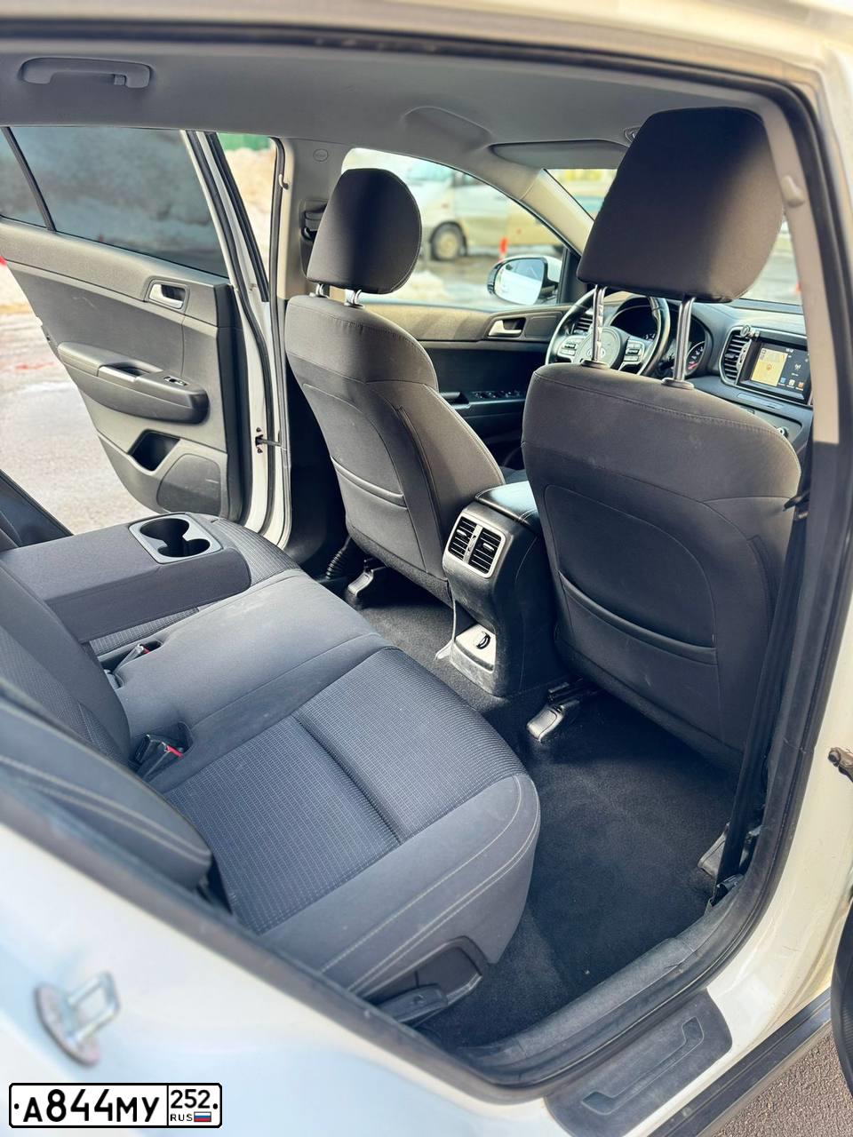 Фото автомобиля KIA SPORTAGE, 2017 — госномер А844МУ252. Цвет: Белый