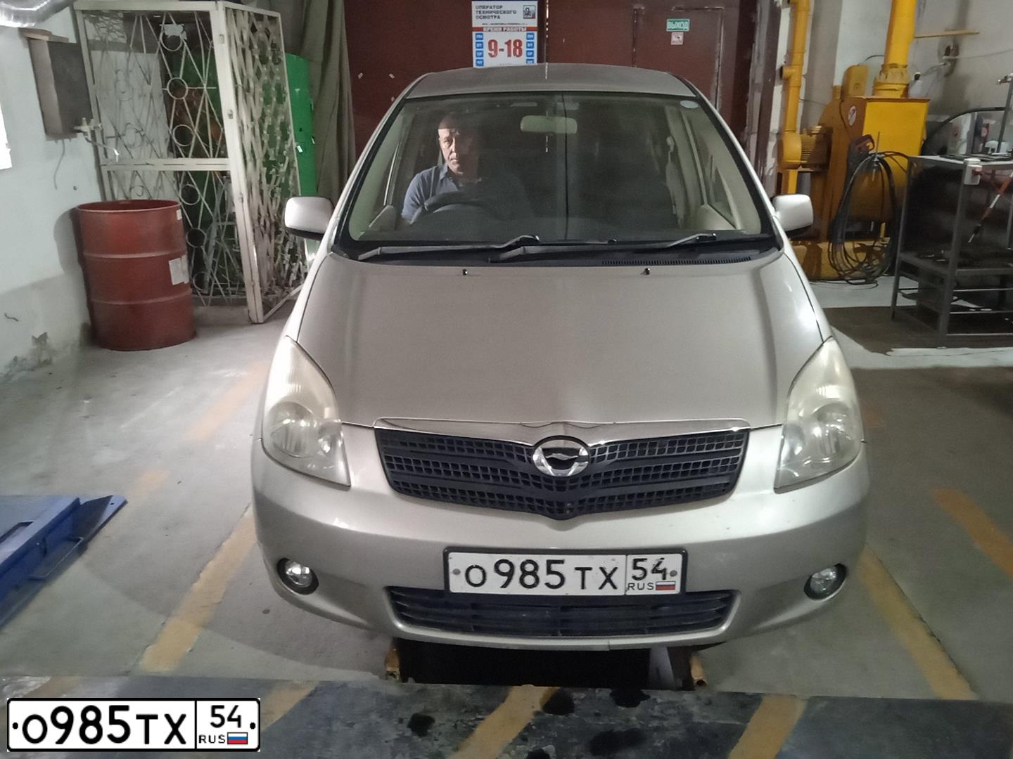 Фото автомобиля LADA 2104 LADA, 2000 — госномер О985ТХ54. Цвет: ТЕМНО - БОРДОВЫЙ