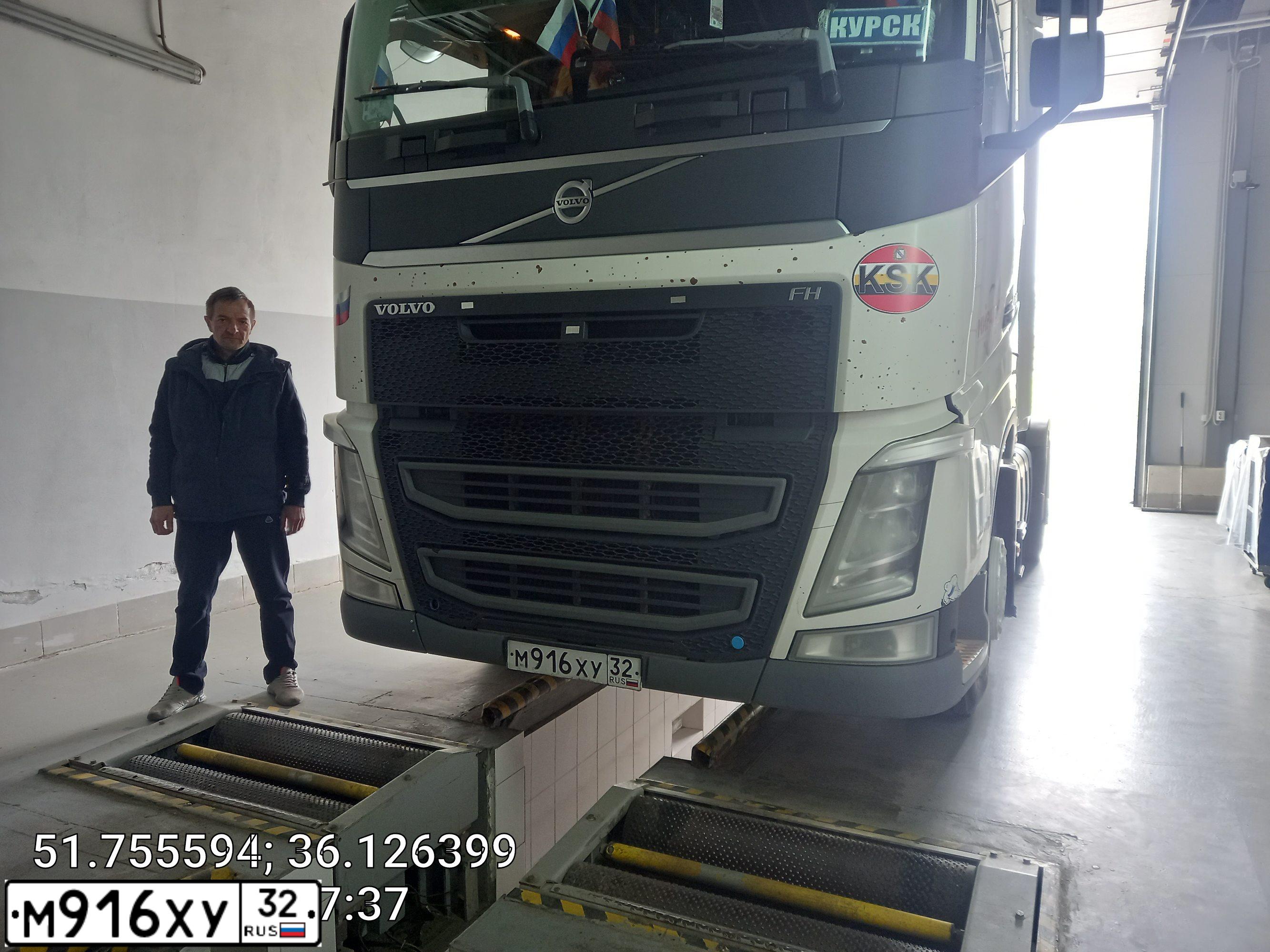 Фото автомобиля VOLVO SERIE FH /4X2/, 2014 — госномер М916ХУ32. Цвет: БЕЛЫЙ