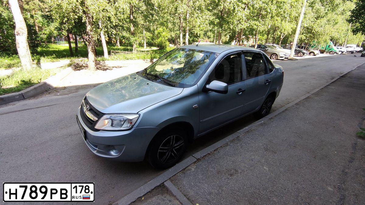 Фото автомобиля LADA 2190 GRANTA, 2013 — госномер Н789РВ178. Цвет: голубой