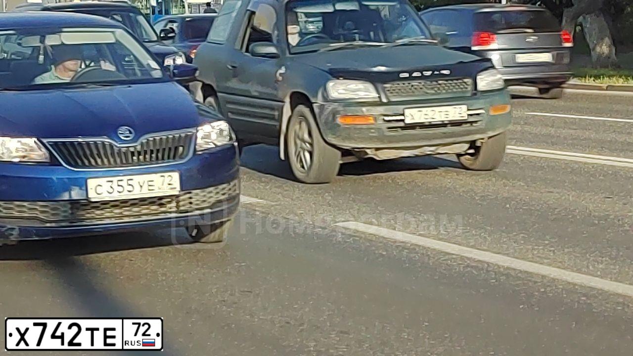Фото автомобиля LADA 2107, 2007 — госномер Х742ТЕ72. Цвет: ТЕМНО-ВИШНЕВЫЙ
