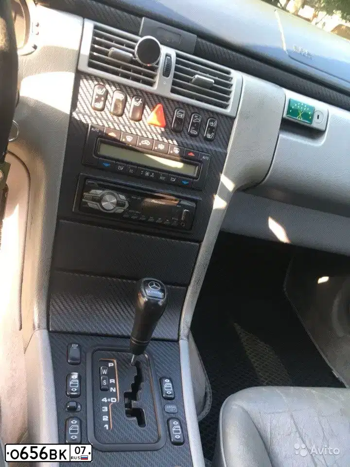 Фото автомобиля MERCEDES E-KLASSE, 1998 — госномер М777ВУ97. Цвет: ЧЕРНО - СИНИЙ МЕТАЛЛИК