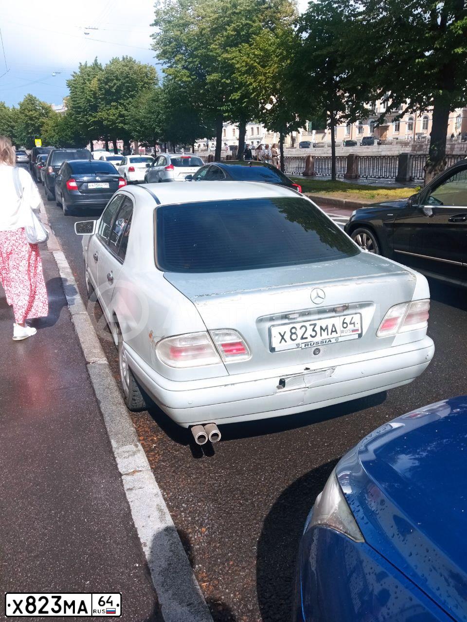Фото автомобиля MERCEDES E-KLASSE, 1997 — госномер Х823МА64. Цвет: СЕРЕБРИСТЫЙ