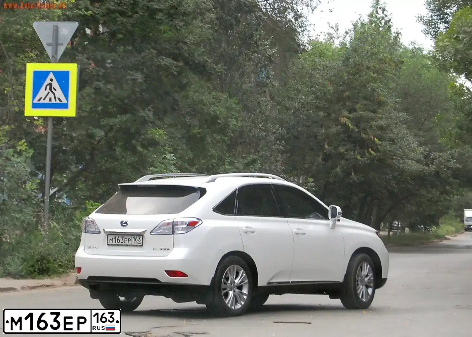Фото автомобиля LEXUS RX, 2009 — госномер М163ЕР163. Цвет: ПЕРЛАМУТРОВО-БЕЛЫЙ