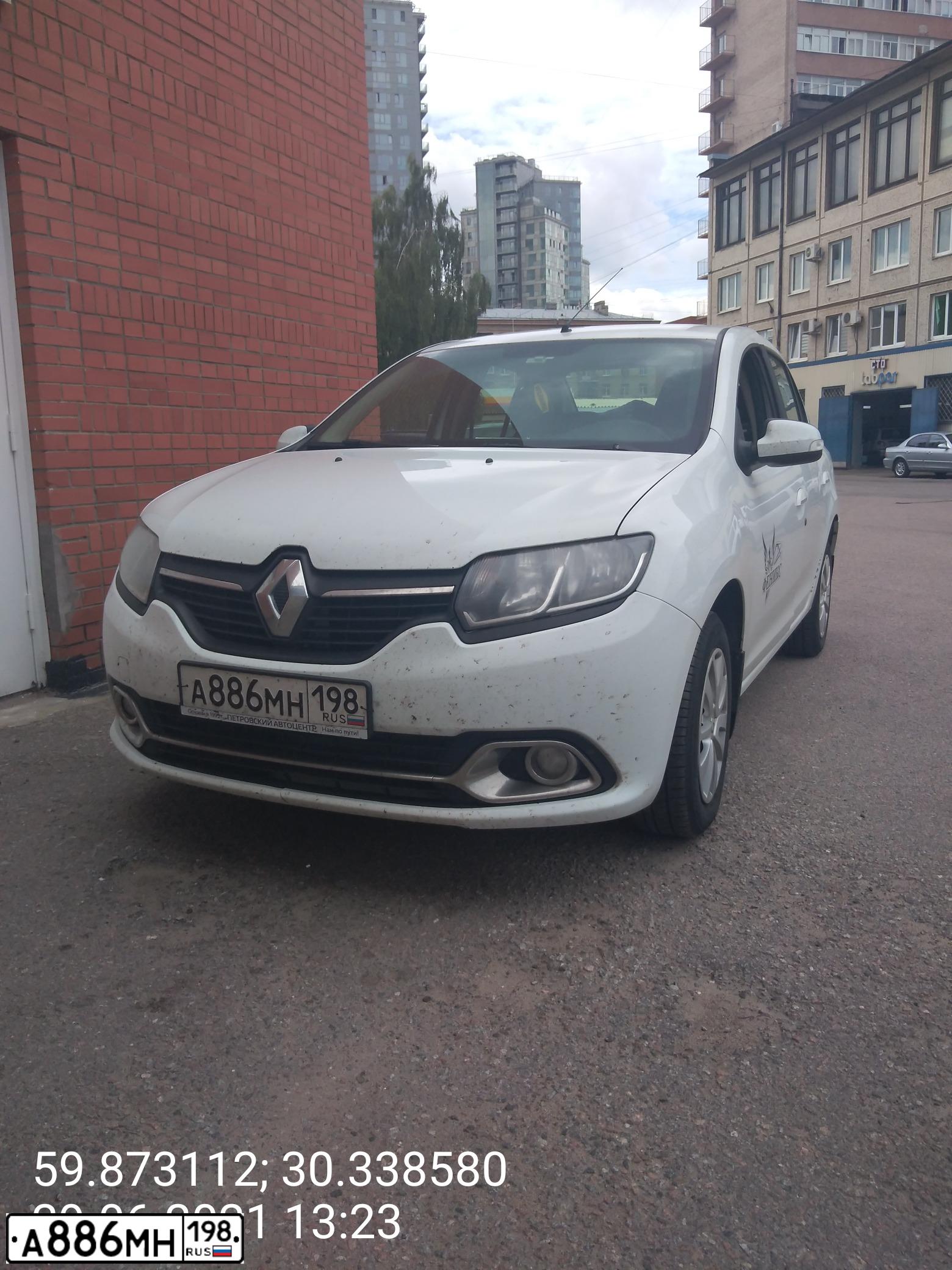 Фото автомобиля RENAULT LOGAN, 2018 — госномер А886МН198. Цвет: БЕЛЫЙ