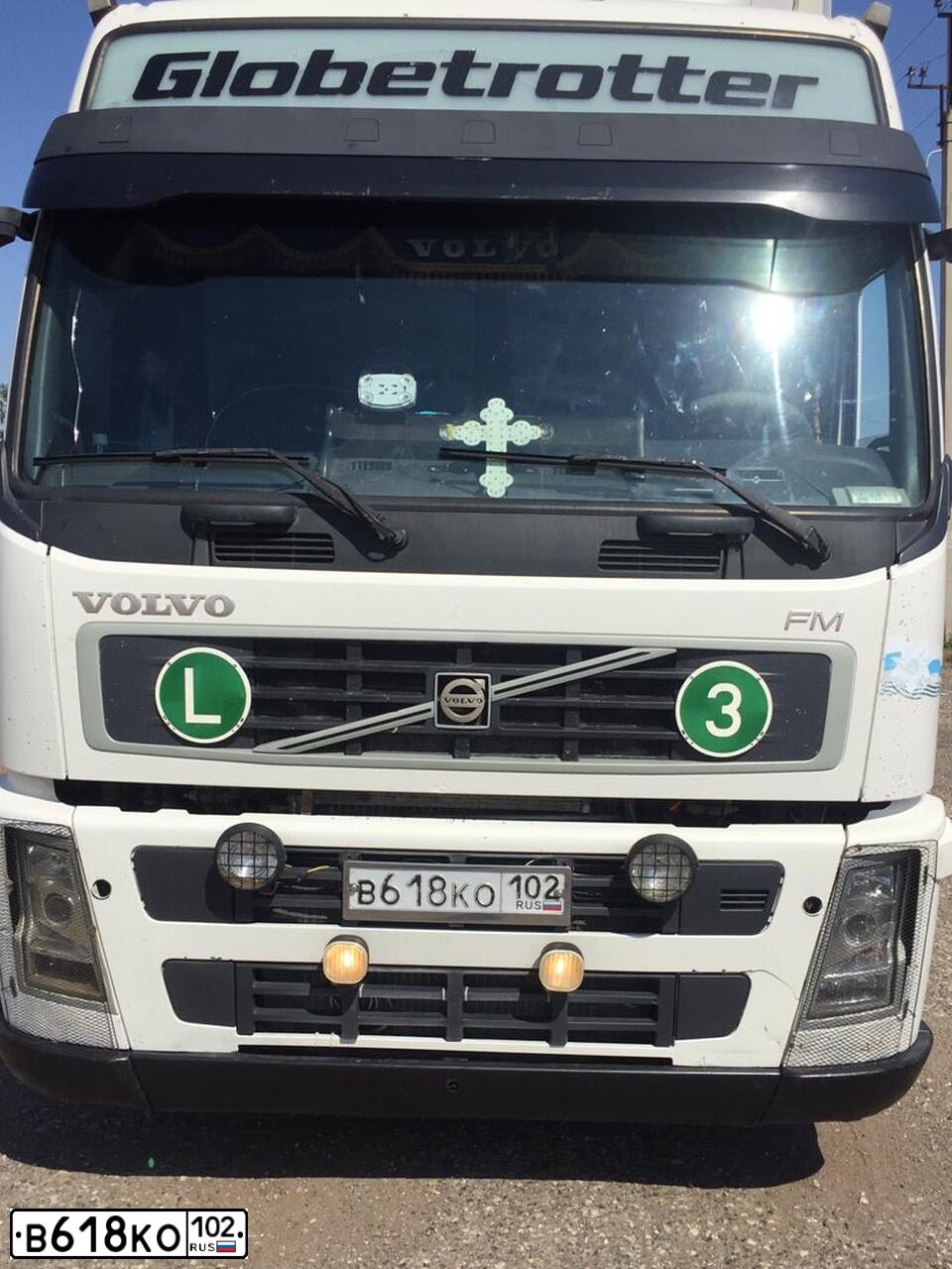 Фото автомобиля VOLVO SERIE FM /4X2/, 2007 — госномер В618КО102. Цвет: Белый