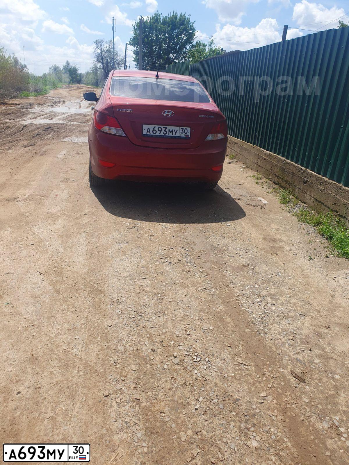 Фото автомобиля HYUNDAI SOLARIS, 2012 — госномер А693МУ30. Цвет: Красный