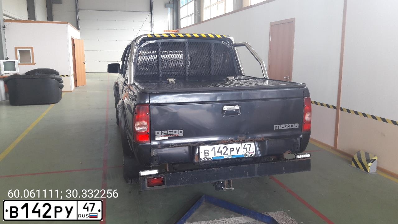 Фото автомобиля MAZDA B-SERIE, 2006 — госномер В142РУ47. Цвет: ЧЕРНЫЙ