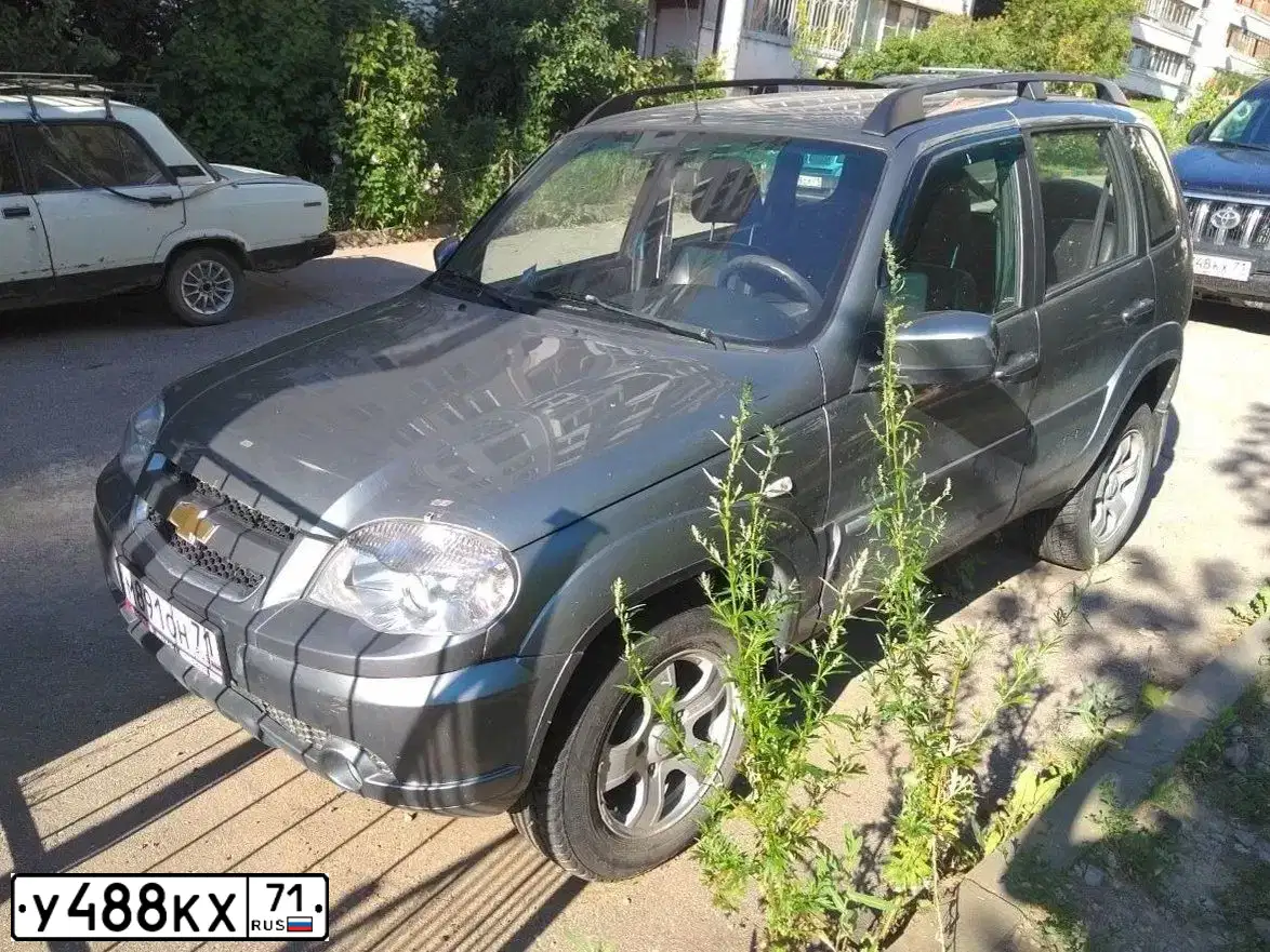 Фото автомобиля TOYOTA RAV4, 2012 — госномер Р100НС190. Цвет: Белый
