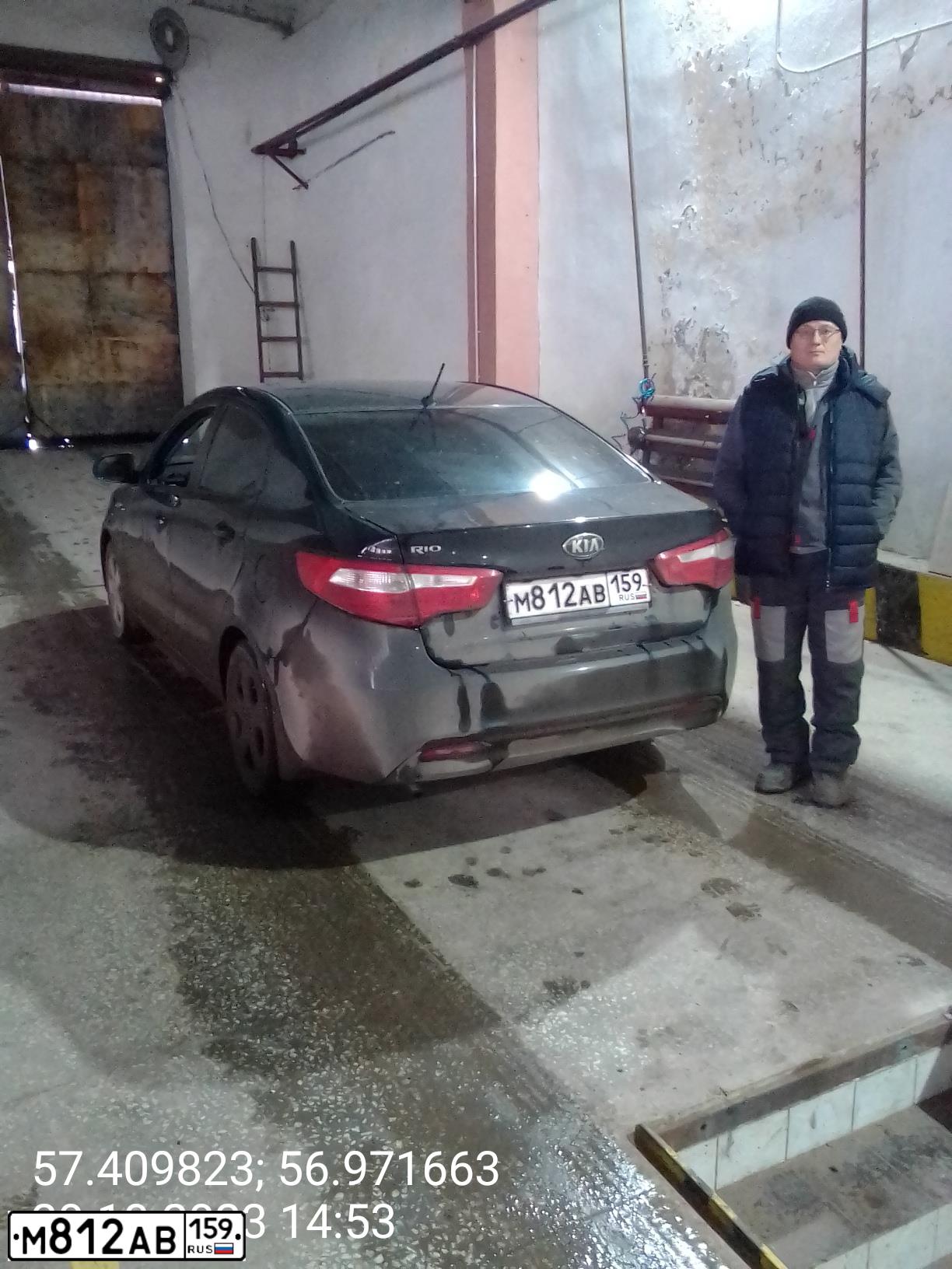 Фото автомобиля KIA RIO, 2013 — госномер М812АВ159. Цвет: ЧЕРНЫЙ