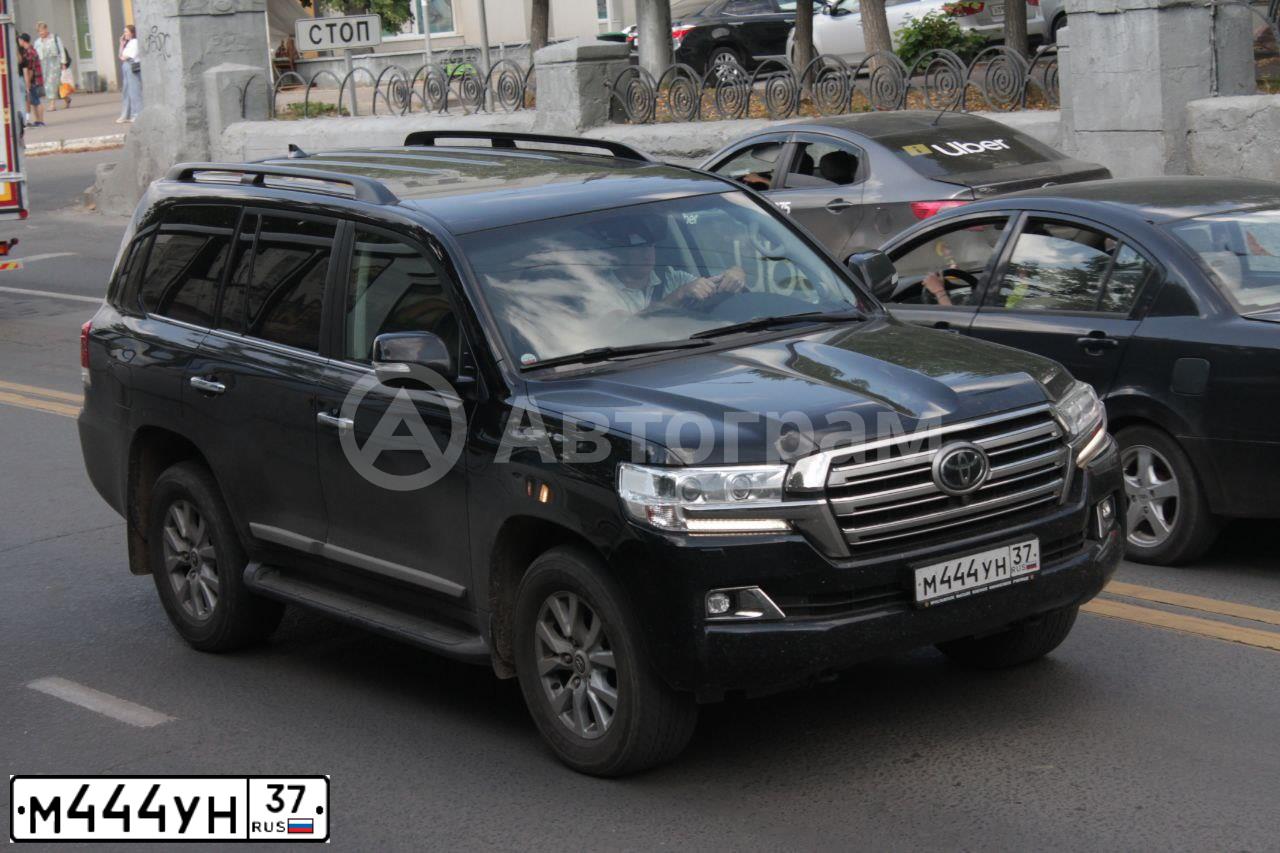 Фото автомобиля TOYOTA LANDCRUISER, 2015 — госномер А127УМ37. Цвет: Белый