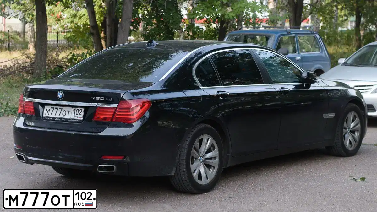 Фото автомобиля BMW 525, 2006 — госномер Е080РВ702. Цвет: ЧЕРНЫЙ