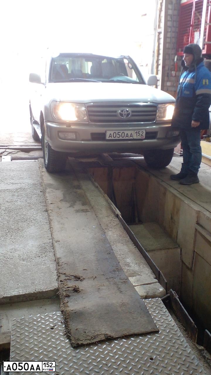 Фото автомобиля TOYOTA LANDCRUISER, 2006 — госномер А005АА152. Цвет: СВЕТЛО-СЕРЫЙ