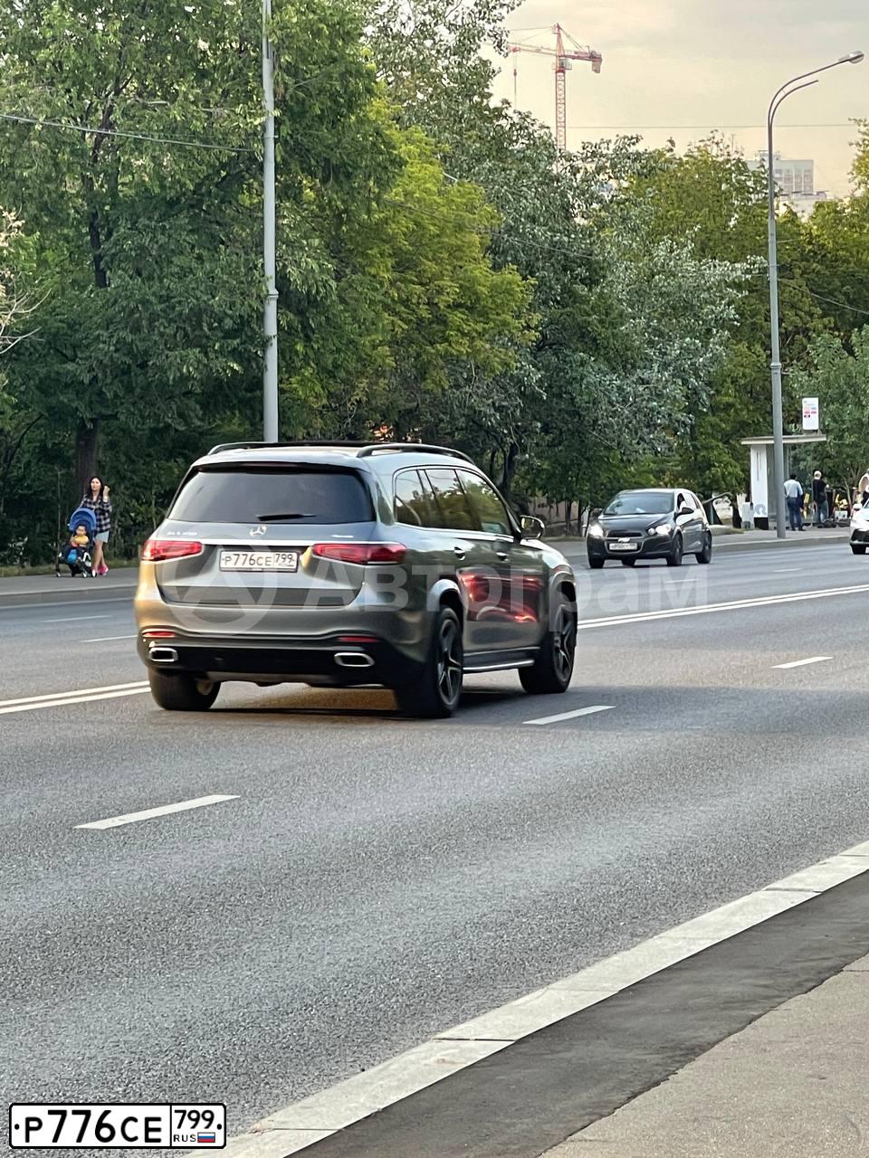 Фото автомобиля MERCEDES-BENZ GLS450, 2019 — госномер Е713АЕ550. Цвет: СЕРЫЙ