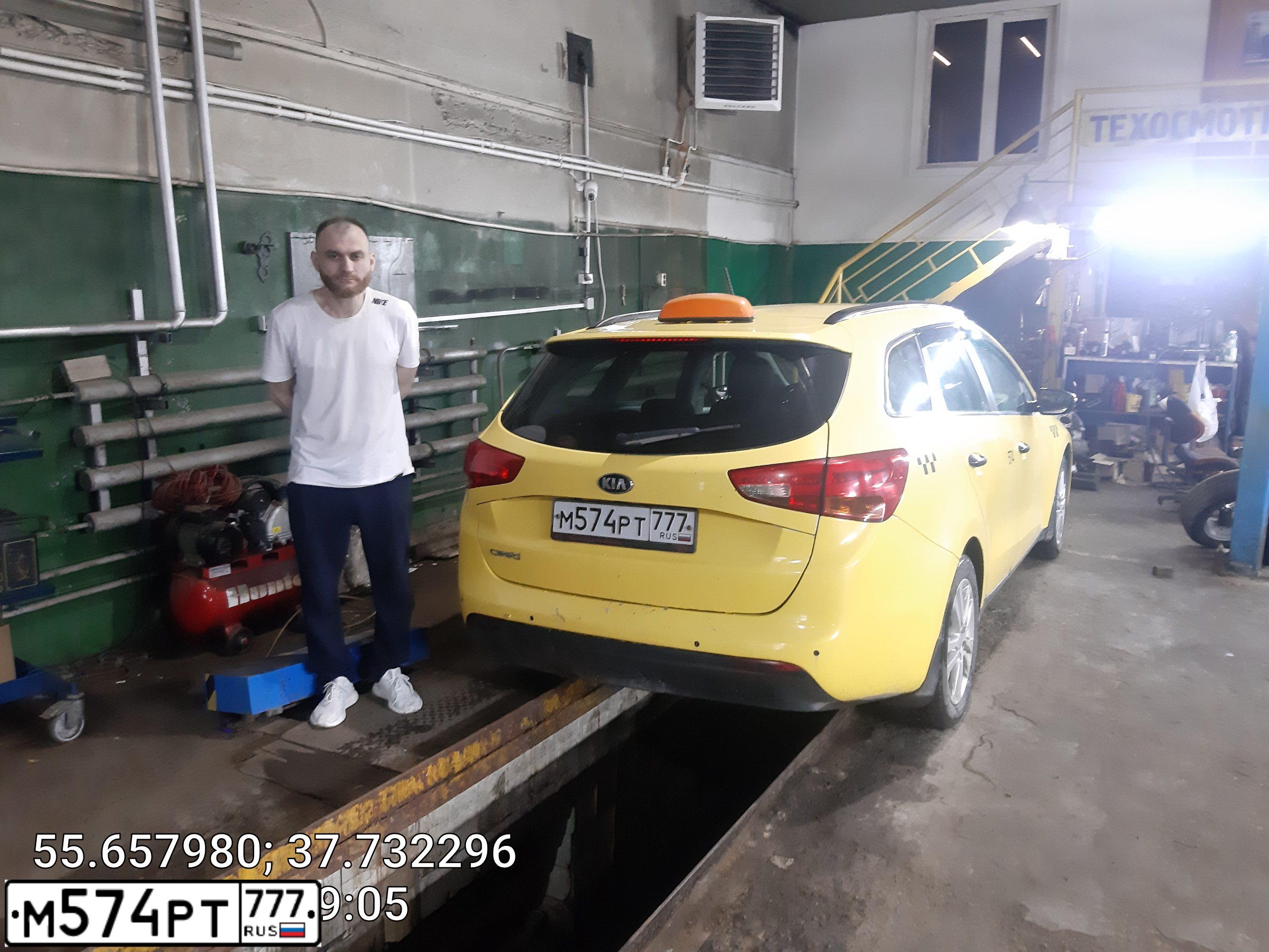 Фото автомобиля KIA CEE'D, 2014 — госномер Е858ЕН777. Цвет: ЖЕЛТЫЙ